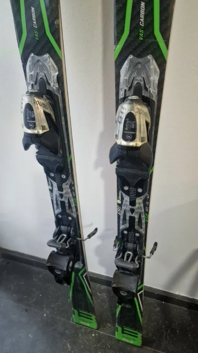 Esquís Rossignol PURSUIT 13 CARBON + Fijaciones