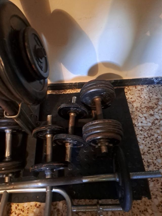 Accesorios de Gimnasio: Mancuernas y Barra