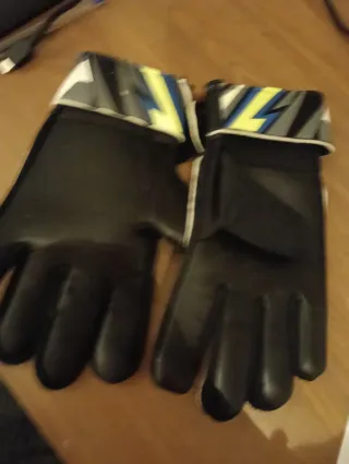 Guantes de portero con diseño llamativo