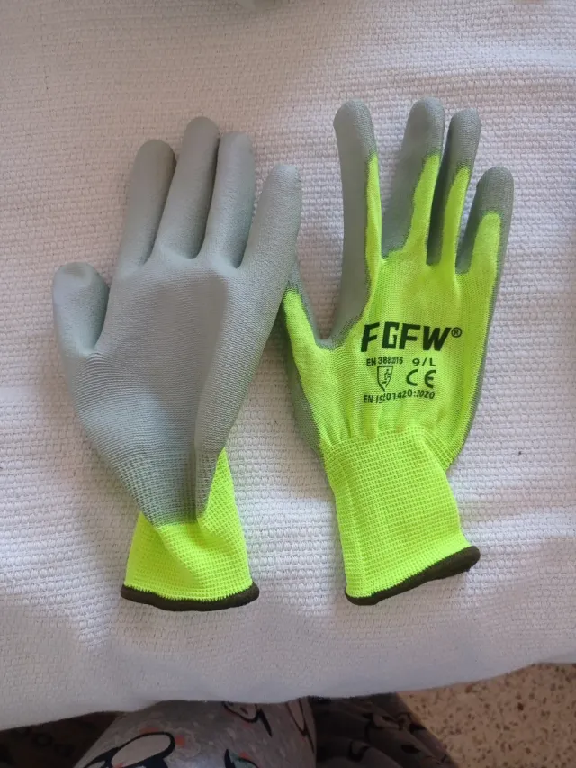 Guantes FGFW grises y verdes