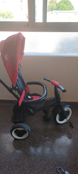 Triciclo infantil con manillar
