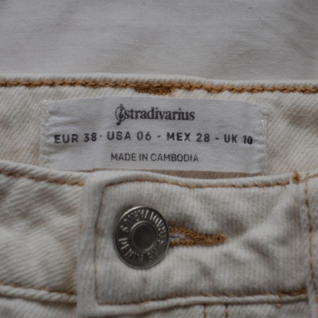 Pantalones vaqueros Stradivarius beige