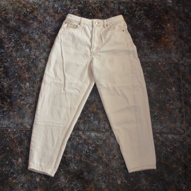 Pantalones vaqueros Stradivarius beige