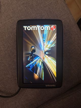 Navegador GPS TomTom con accesorios