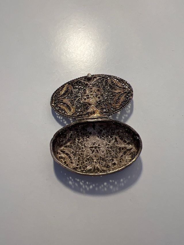 Cajita antigua de plata filigrana
