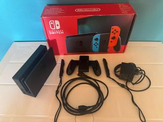 Nintendo Switch V2 + Custodia Mario Odyssey