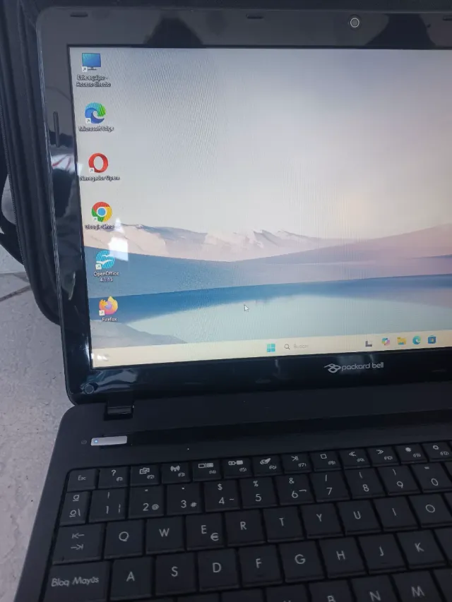 Packard Bell EasyNote TE + Maletín