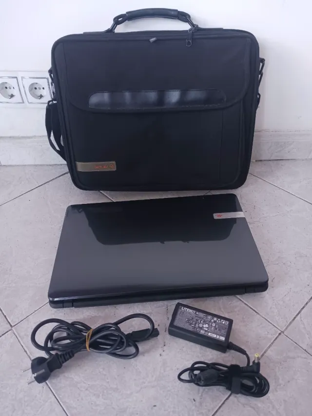 Packard Bell EasyNote TE + Maletín