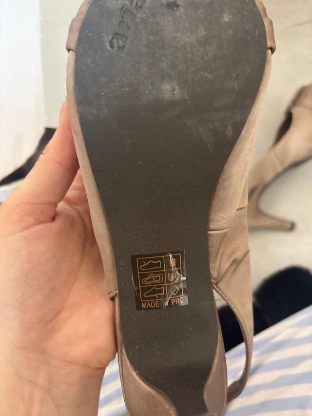 Zapatos Arian Gold Talla 40