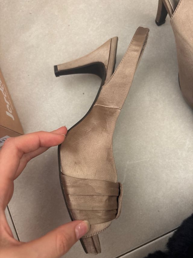 Zapatos Arian Gold Talla 40