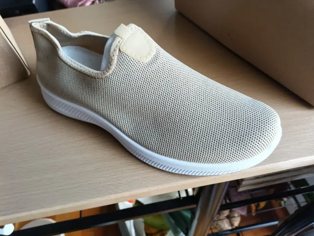 Zapatillas Beige Talla 43/44 Nuevas a estrenar