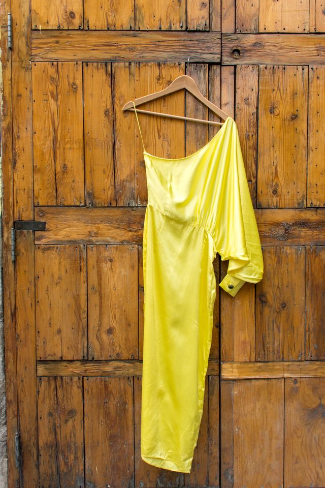 Vestido Uterqüe Hombro Descubierto Amarillo