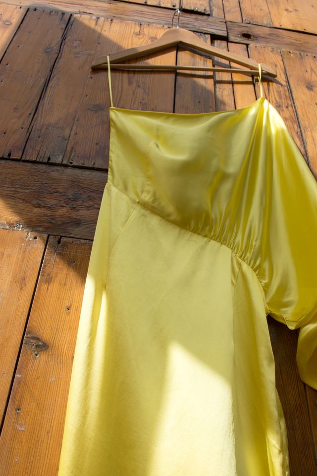 Vestido Uterqüe Hombro Descubierto Amarillo