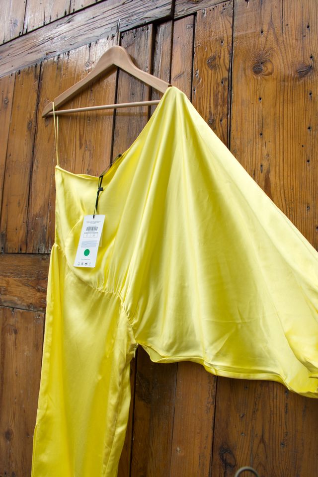 Vestido Uterqüe Hombro Descubierto Amarillo