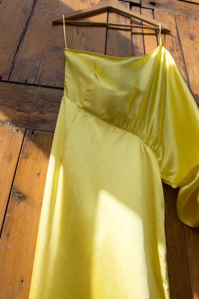 Vestido Uterqüe Hombro Descubierto Amarillo