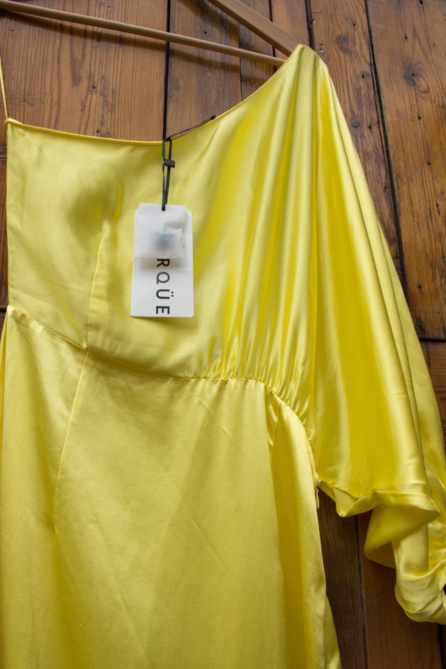 Vestido Uterqüe Hombro Descubierto Amarillo
