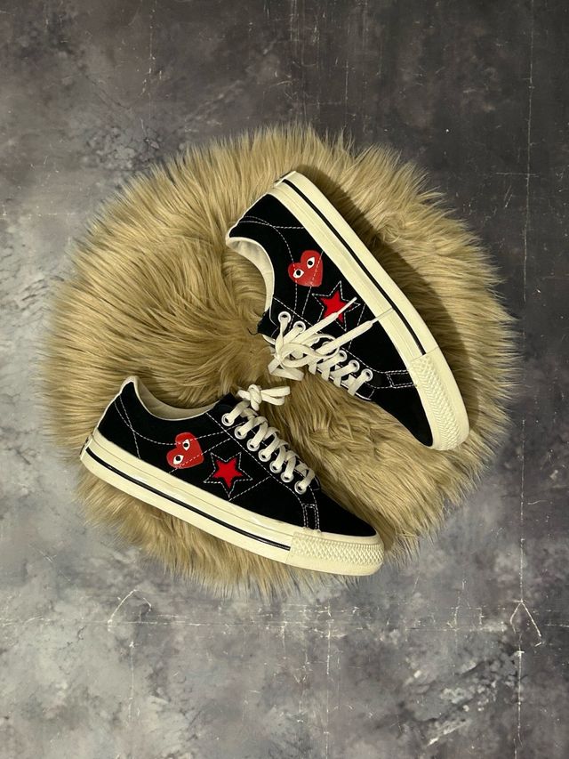 Converse x CDG sneakers nere con cuore rosso
