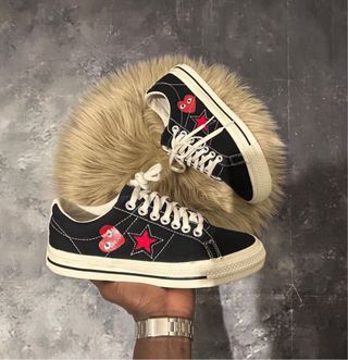 Converse x CDG sneakers nere con cuore rosso