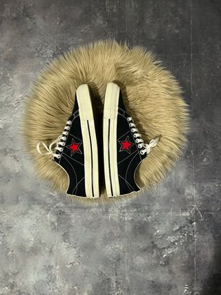 Converse x CDG sneakers nere con cuore rosso