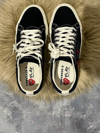 Converse x CDG sneakers nere con cuore rosso