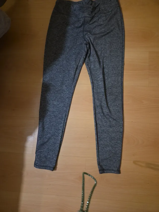 Pantalones deportivos grises jaspeados