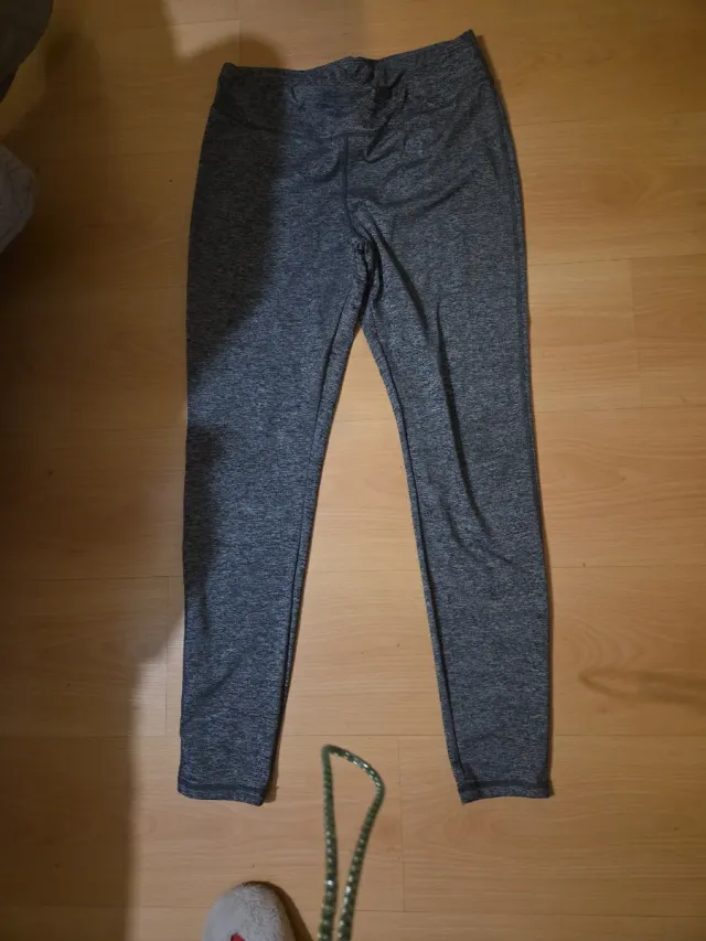 Pantalones deportivos grises jaspeados