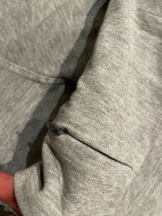 Chaqueta Nike gris con capucha