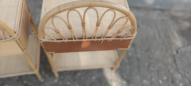 2 Mesillas de noche de bambú y ratán.