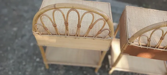 2 Mesillas de noche de bambú y ratán.