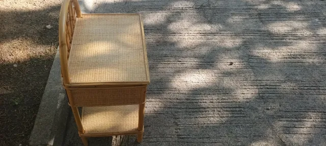 2 Mesillas de noche de bambú y ratán.