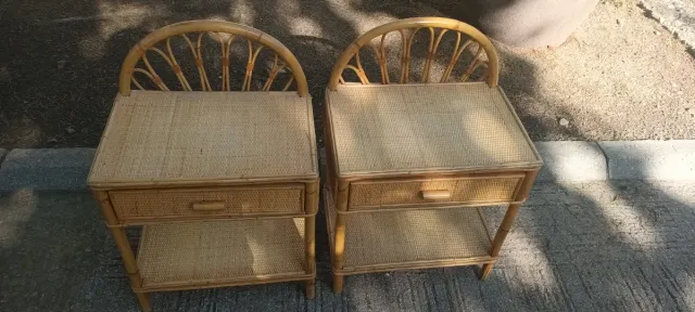 2 Mesillas de noche de bambú y ratán.
