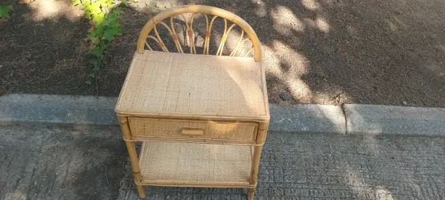 2 Mesillas de noche de bambú y ratán.