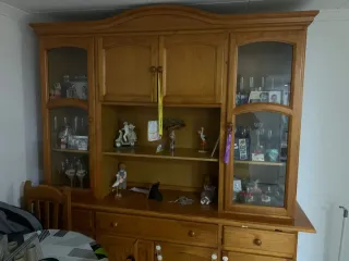 Mueble comedor rústicoy madera y cristal , corre
