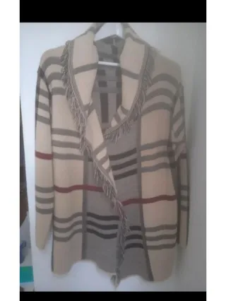 Chaqueta larga a cuadros con flecos