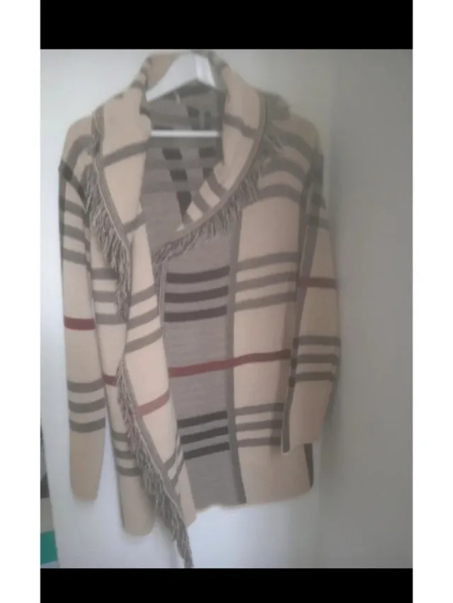 Chaqueta larga a cuadros con flecos