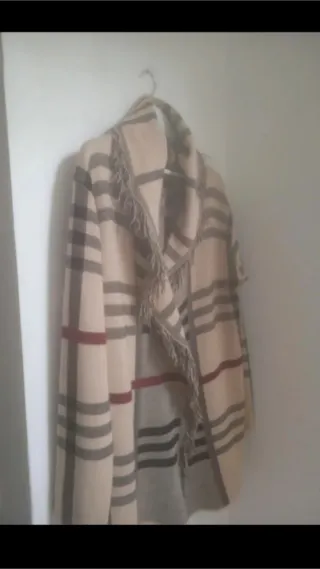 Chaqueta larga a cuadros con flecos