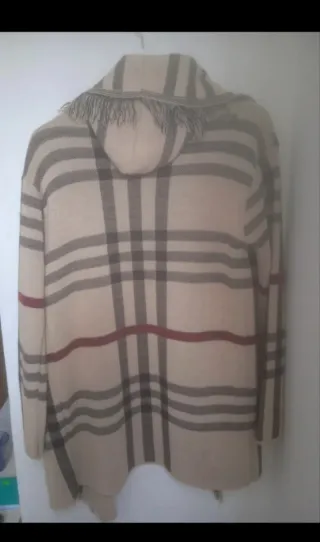 Chaqueta larga a cuadros con flecos