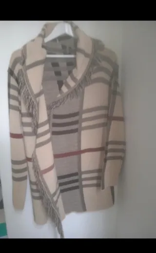 Chaqueta larga a cuadros con flecos