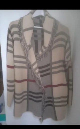 Chaqueta larga a cuadros con flecos