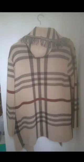 Chaqueta larga a cuadros con flecos