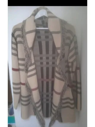 Chaqueta larga a cuadros con flecos