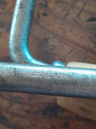 Berbiquí antiguo de madera y metal