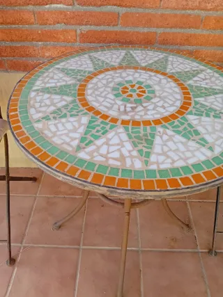 Mesa y sillas estilo marroquí