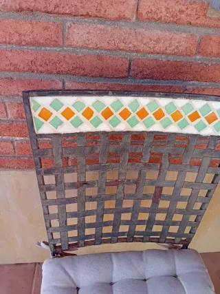 Mesa y sillas estilo marroquí