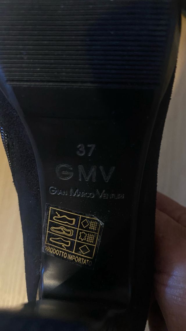 Botas de tacón negras con pedrería