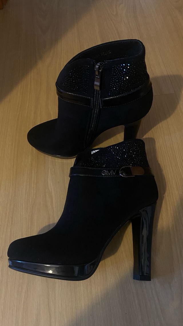 Botas de tacón negras con pedrería