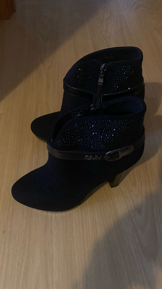 Botas de tacón negras con pedrería