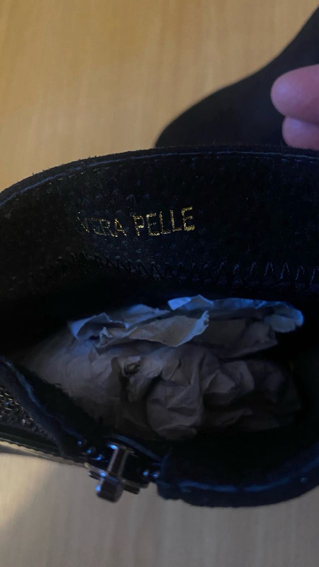 Botas de tacón negras con pedrería