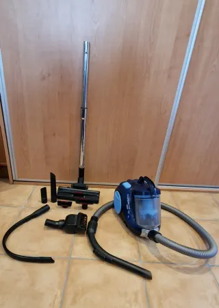 Aspirador Rowenta con accesorios