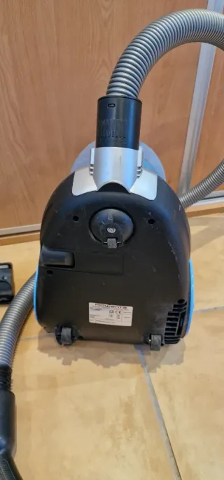 Aspirador Rowenta con accesorios